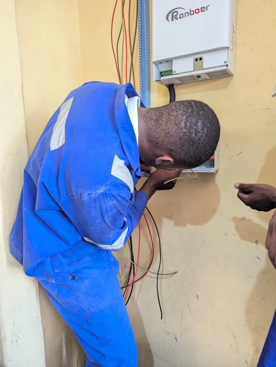 Hybrid Solar Inverter & LiFePO4 Battery Bank