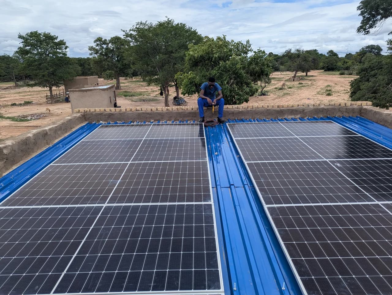 High-Efficiency Solar PV Rooftop Array